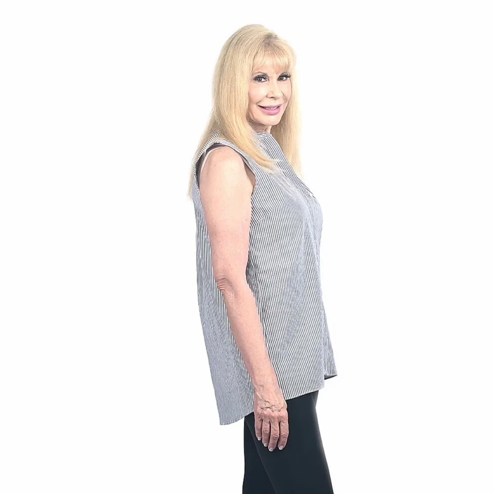 Tahari white and navy pinstripe button up sleeveless blouse size small - Picture 2 of 8